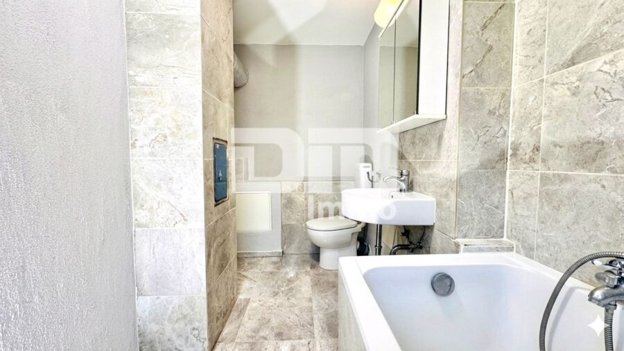 Natur pur - Einfamilienhaus am Ortsrand mit großem Grundstück, Carport und Terrasse - EG Badezimmer / Wanne